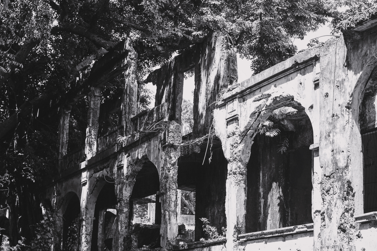 cor-6-mile_long_barracks_ruin